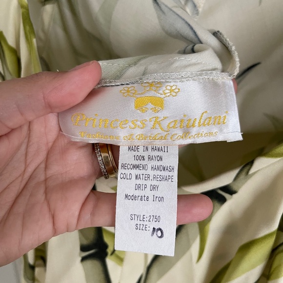 Dress - Picture 2 of 3